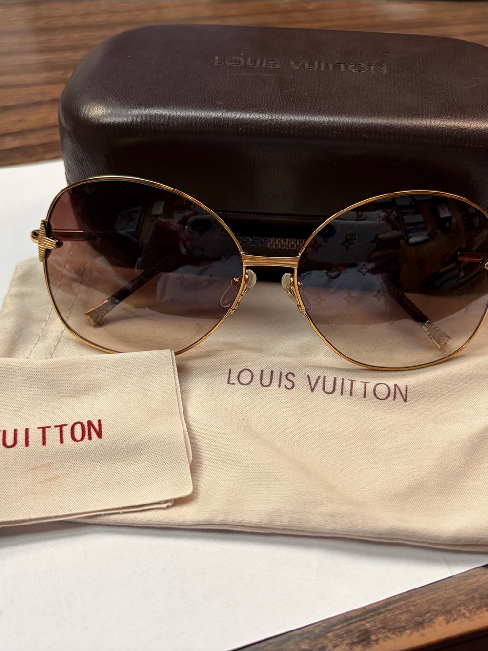 Louis Vuitton Women's Round Gold Frame Sunglasses - Brown Gradient Lenses - Picture 1 of 5